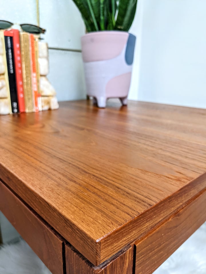 Yes these are actually teakwood tables!