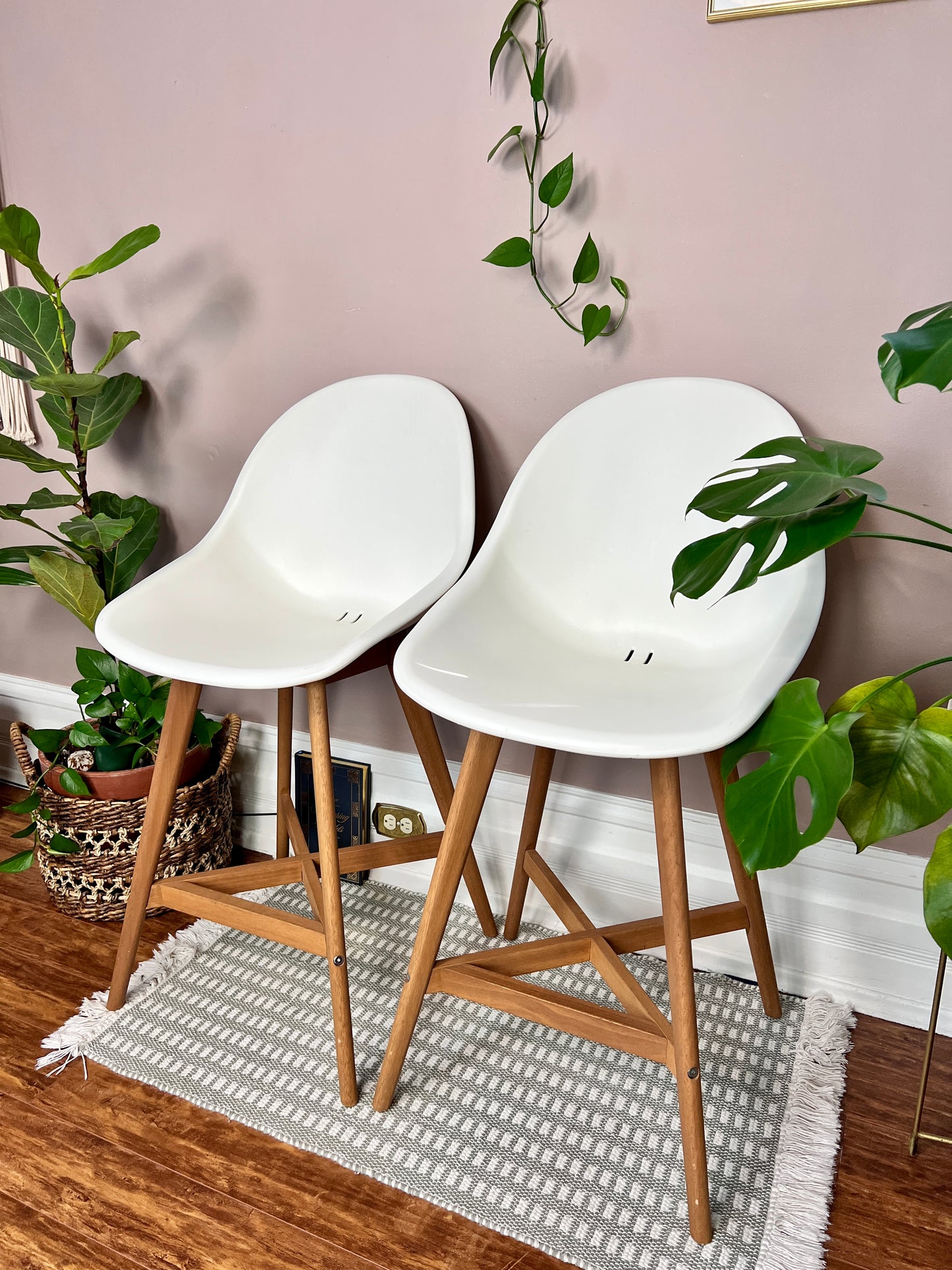 The Fanbyn Kitchen Counter Stools