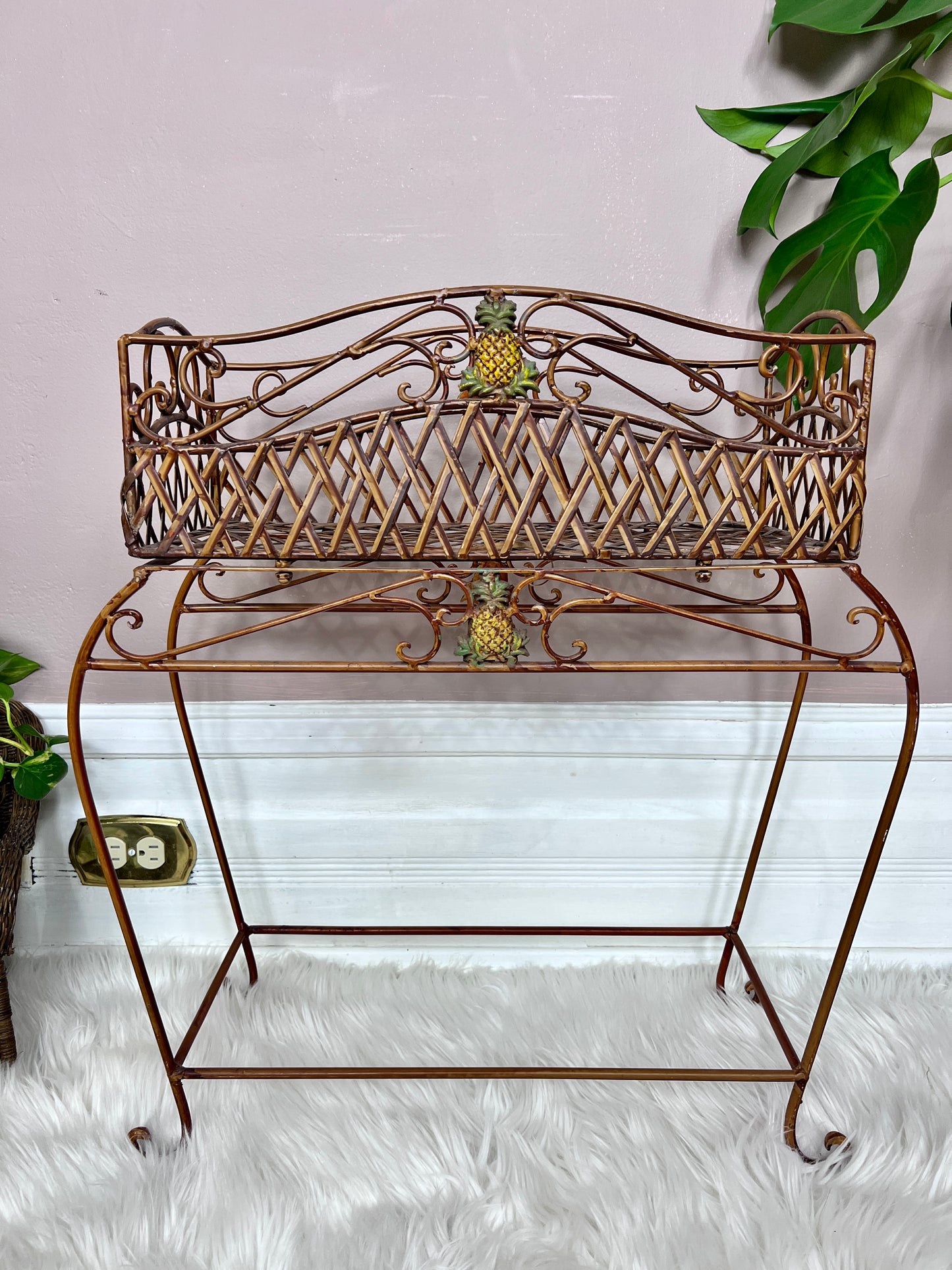 The Pineapple Plant Stand