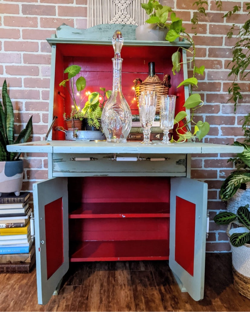 The Apothecary Hutch